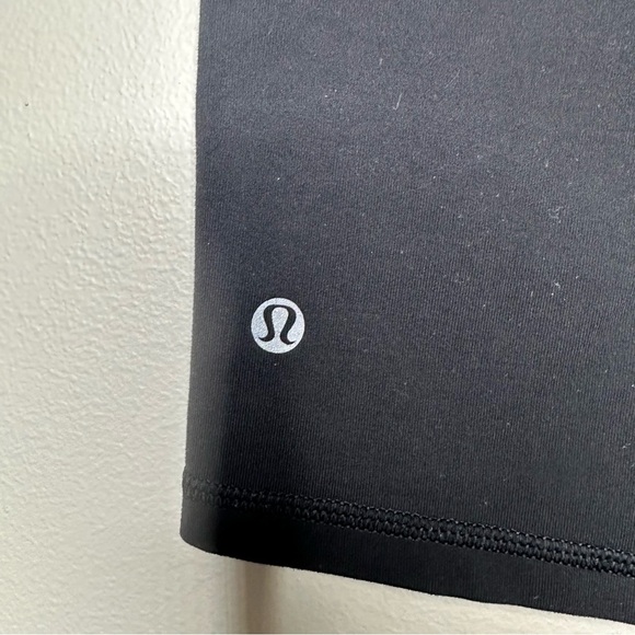 Lululemon Reversible Bootie Shorts - Picture 4 of 5